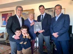 Entrega de reconocimiento al Hno. Miguel Martín Granizo